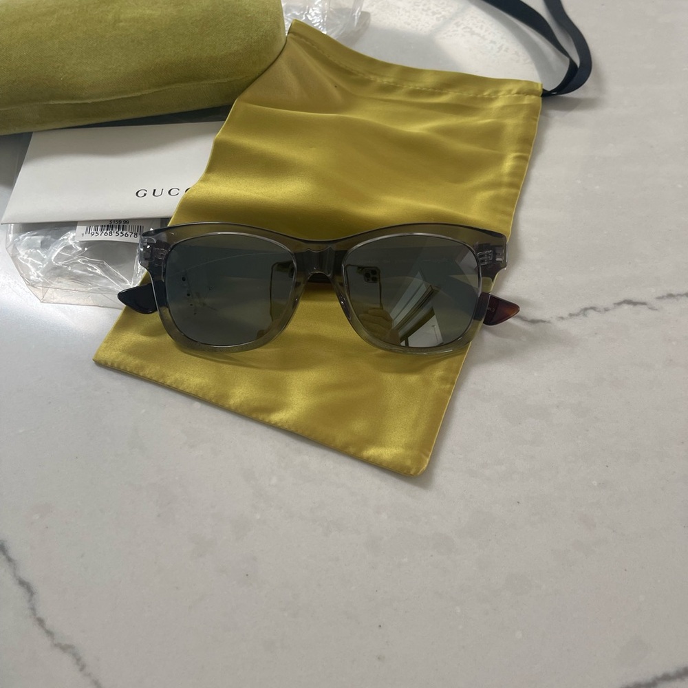 GUCCI GREY TRANSPARENT FRAMES WITH GUCCI COLORS ON ARMS WITH GREY MIRROR LENSES - Picture 9 of 16